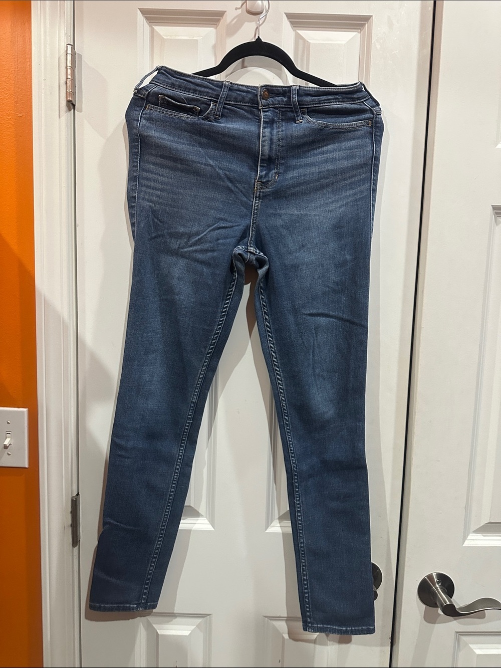 NWOT Hollister Slim Skinny Jeans in Medium Blue Wash size W28 L30